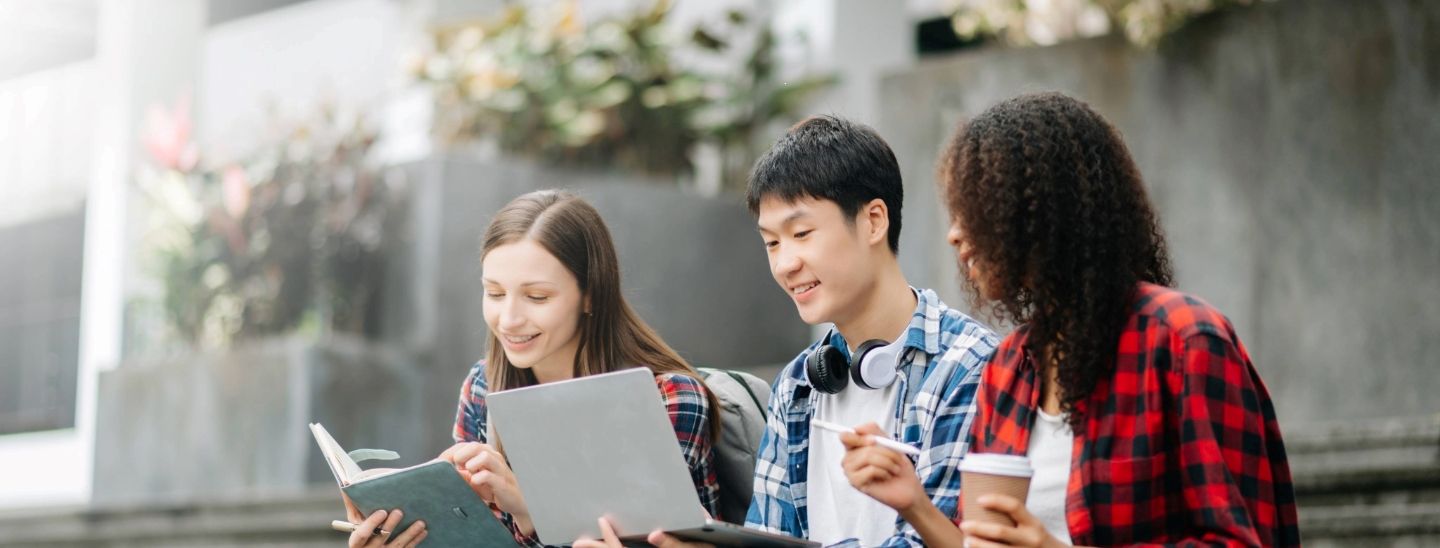 students-together-laptop